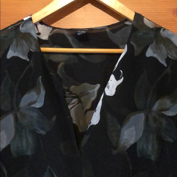 New Club Monaco silk tie front lily floral blouse - Picture 5 of 9